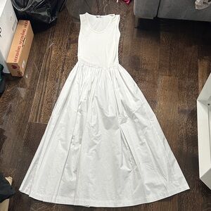 Elegant White Sleeveless Maxi Dress